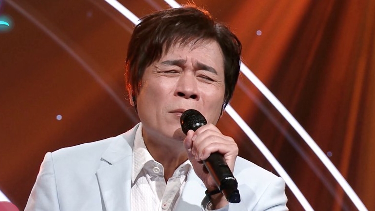 太噴淚！歌王父子洪一峰、洪榮宏相隔50年感人再合唱