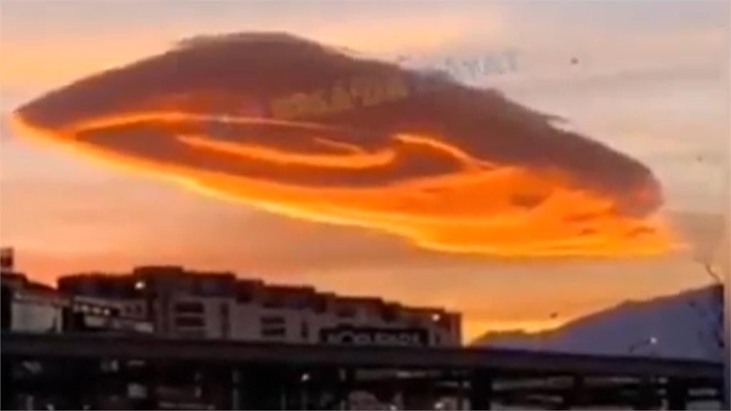 不是P圖！民眾抬頭驚見「巨大鮑魚」形狀層層分明　天氣怪象百萬人瘋看