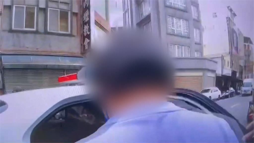 市場採買年貨買完老伴不見了！七旬翁急壞拜託警察幫忙找人