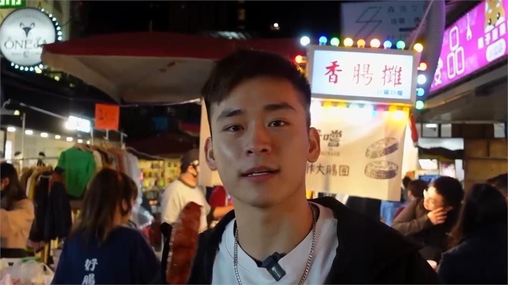 台灣美食好便宜!大馬男挑戰花光千元嚐遍夜市美食 笑曝:要吃到吐 台灣美食好便宜!大馬男挑戰花光千元嚐遍夜市美食 笑曝:要吃到吐