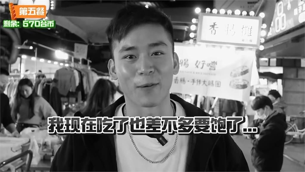 台灣美食好便宜!馬來西亞男挑戰花光千元嚐夜市美食 笑嘆:要吃到吐