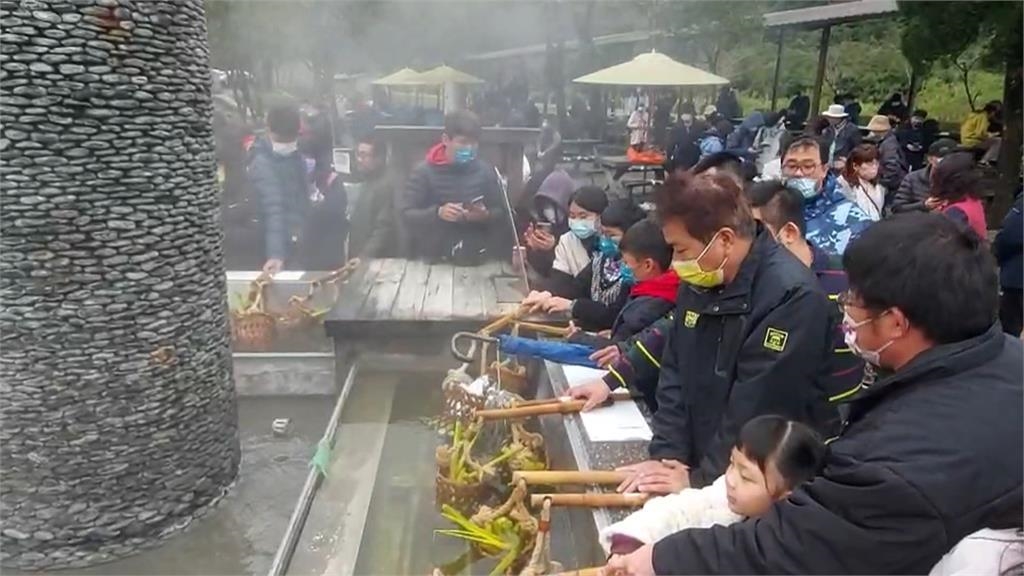 初三走春趣!遊樂園湧人潮 清水地熱一早停車場總量管制 初三走春趣!遊樂園湧人潮 清水地熱一早停車場總量管制
