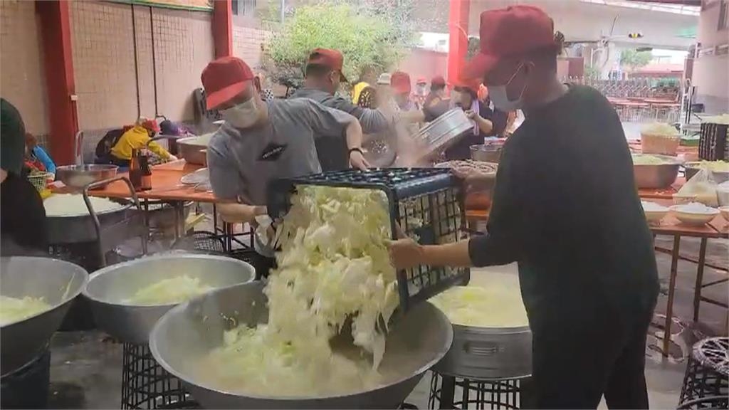 屏東廟宇睽違兩年復辦 走春吃平安飯湯暖心又暖胃