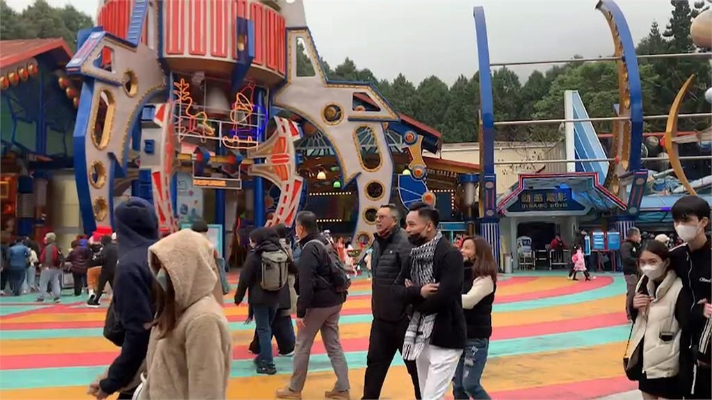 初三寒流報到中部太陽露臉 遊樂園湧出遊人潮玩到瘋 初三寒流報到中部太陽露臉 遊樂園湧出遊人潮玩到瘋