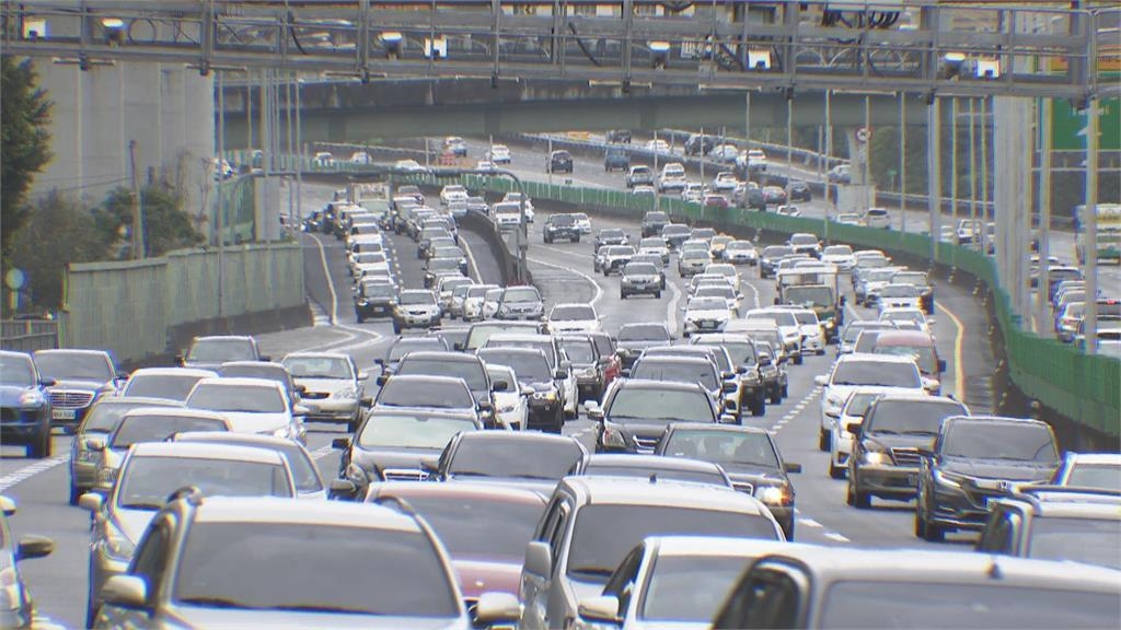 初四出遊潮湧現!估全日交通量138百萬車公里 下午9大地雷路段曝 初四出遊潮湧現!估全日交通量138百萬車公里 下午9大地雷路段曝
