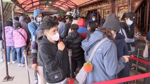 大年初四迎財神 烘爐地「南山福德宮」吸上萬人潮求財運