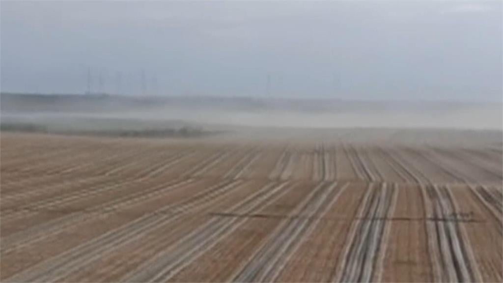 雲林崙背、二崙「滾滾沙河」 濁水溪嚴重揚塵吃飯配沙!