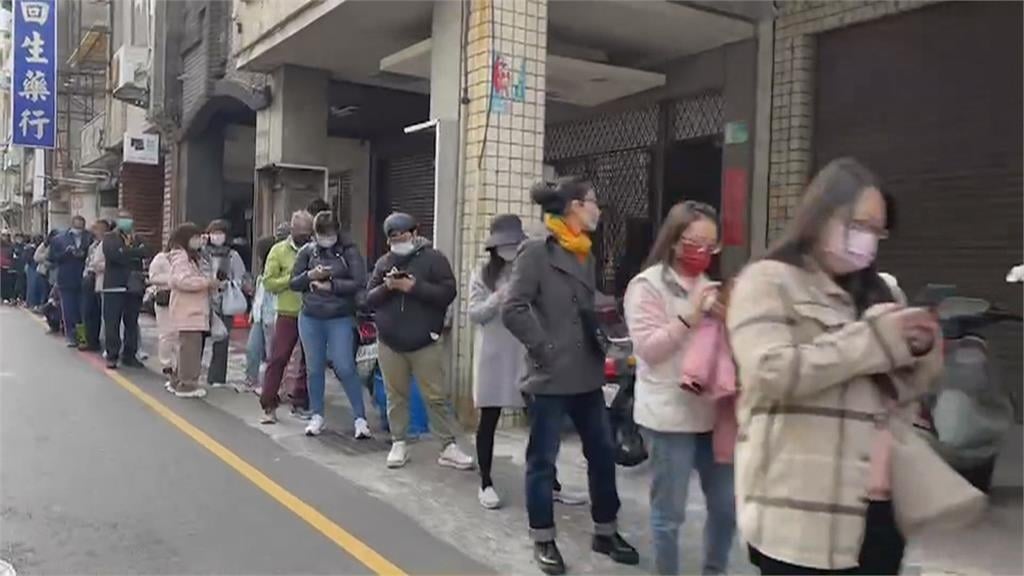元宵節將近! 台南湯圓店湧排隊人潮搶買限量手工元宵