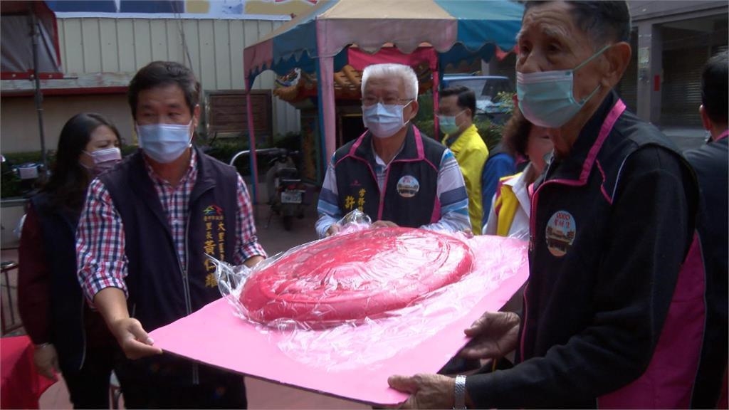 台中東勢客庄「新丁粄節」　土地廟備60斤巨龜粿請客