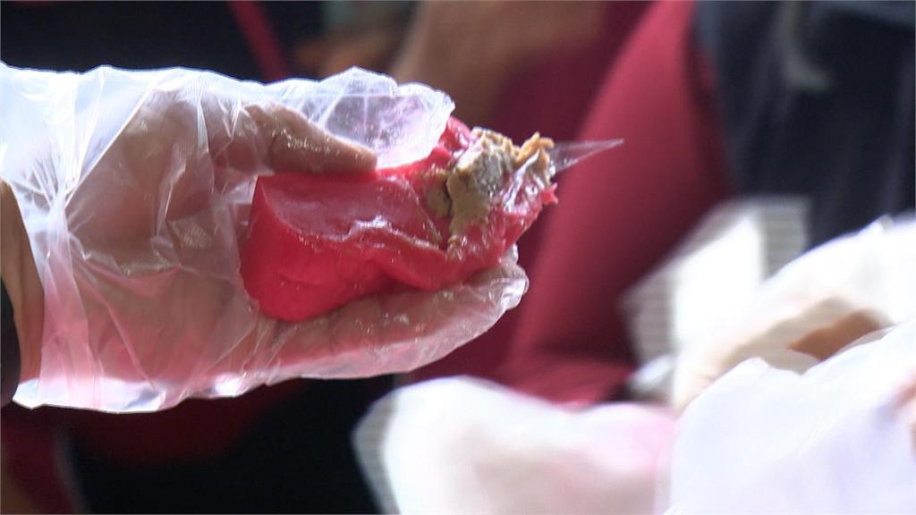 台中東勢客庄「新丁粄節」 土地廟備60斤巨龜粿請客