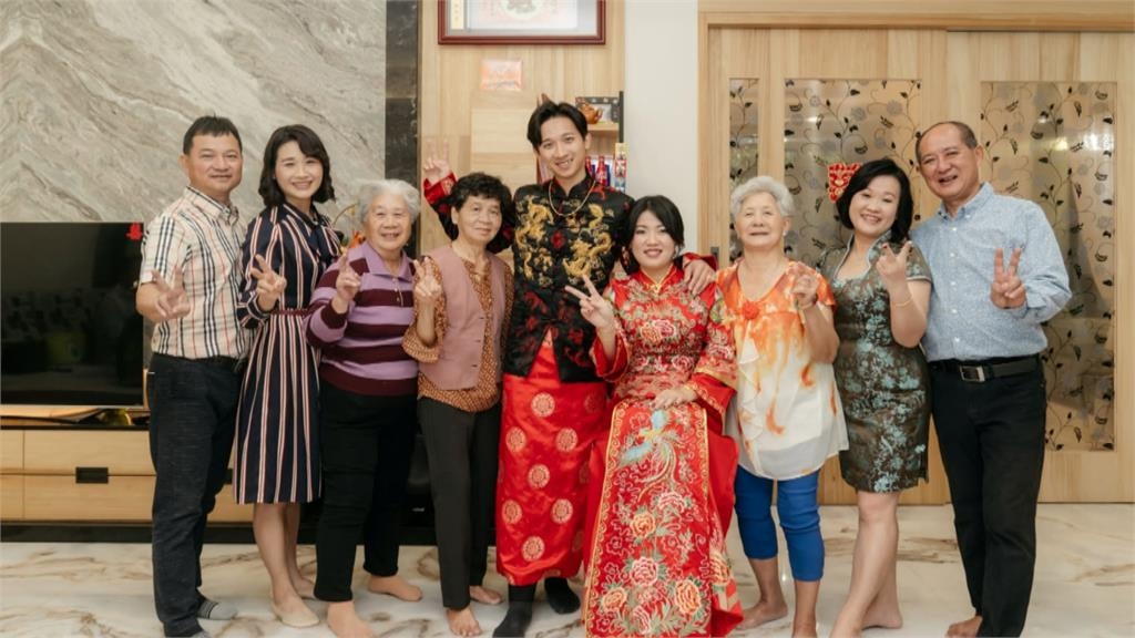 把罰單當喜帖!? 親友收到乖乖來「繳款」