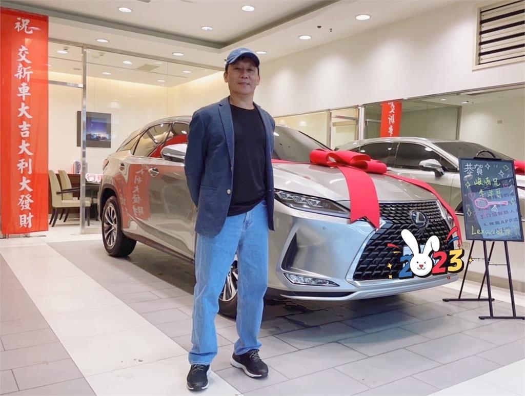 尬王齊麟保時捷？李洋沒有駕照「也買車了」　用途曝光網一片狂讚