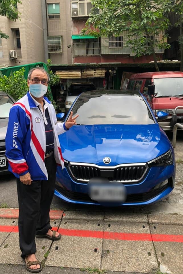 尬王齊麟保時捷？李洋沒有駕照「也買車了」　用途曝光網一片狂讚