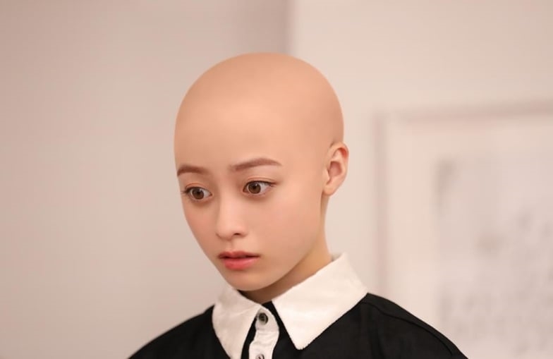 橋本環奈「顏值暴跌」畫面太衝擊！記者會「原圖直出」真實樣貌網嚇壞