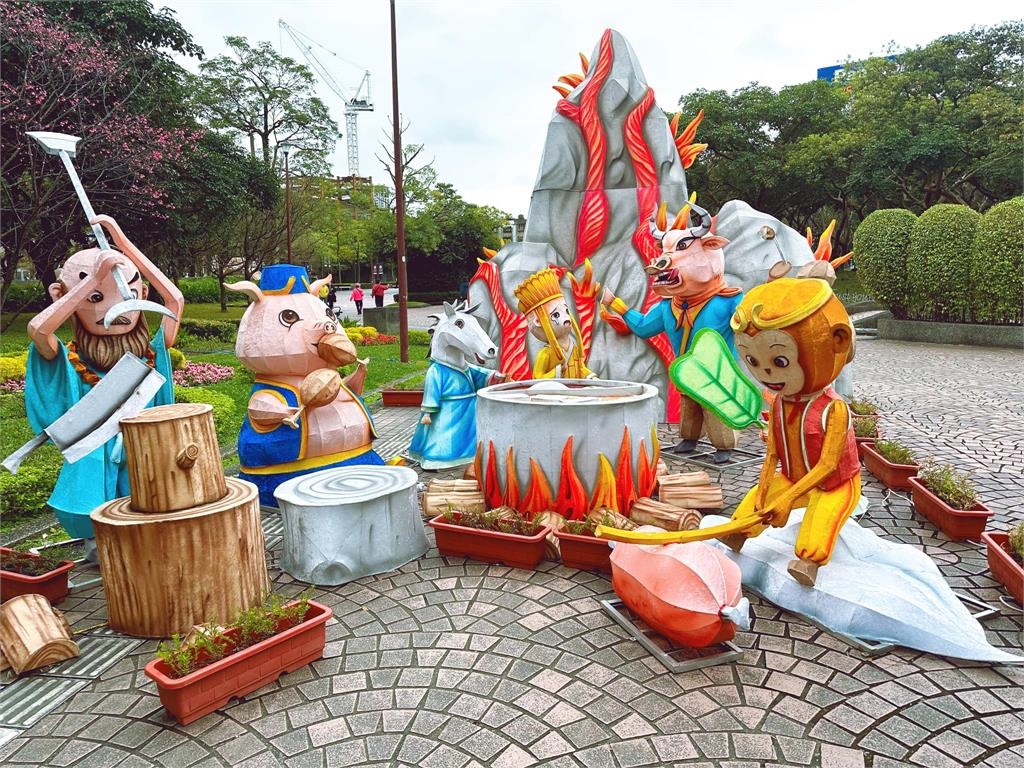 「兔子火鍋」花燈惹議!主辦方火速移除兔兔 網失望:都還沒朝聖