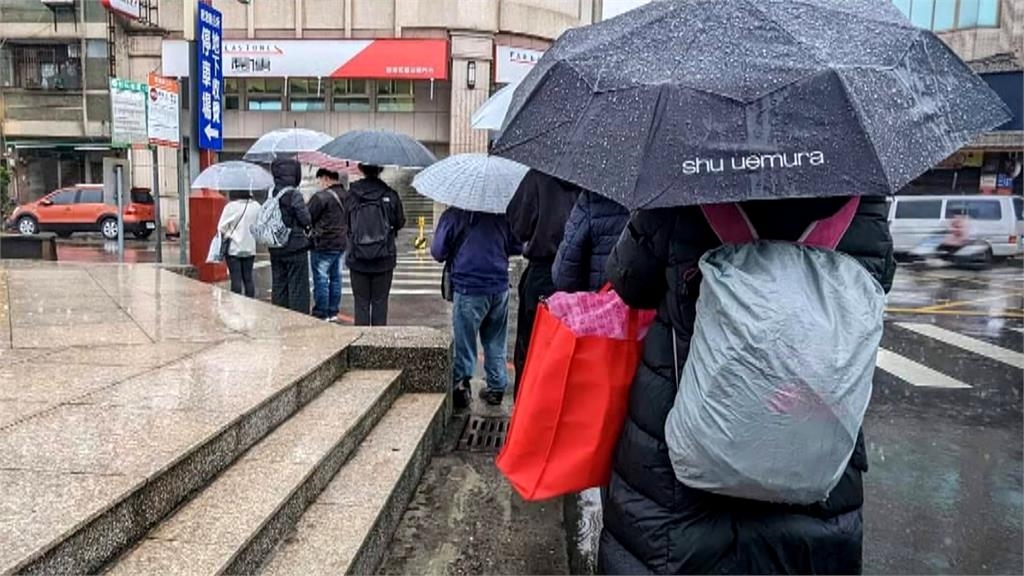 鹿港「中鹿客運」撤離室內站體 乘客日曬雨淋成苦行僧!
