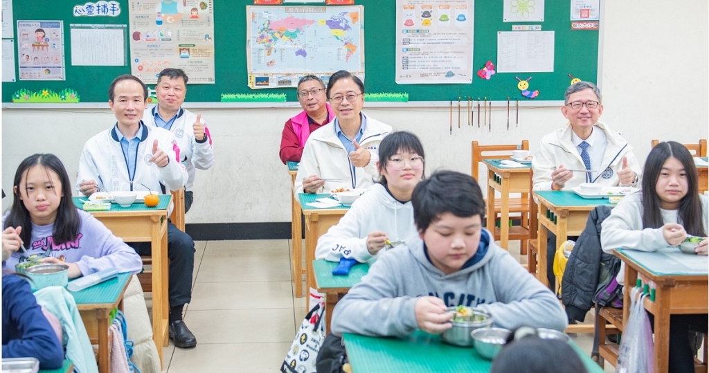 桃園落實國中小免費營養午餐  張善政：19.5萬名學生吃得安心、家長放心
