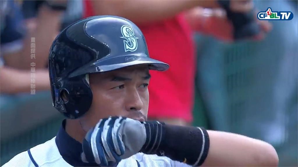 鈴木一朗揮棒打高球？　「二朗」今村健太模仿本尊激像