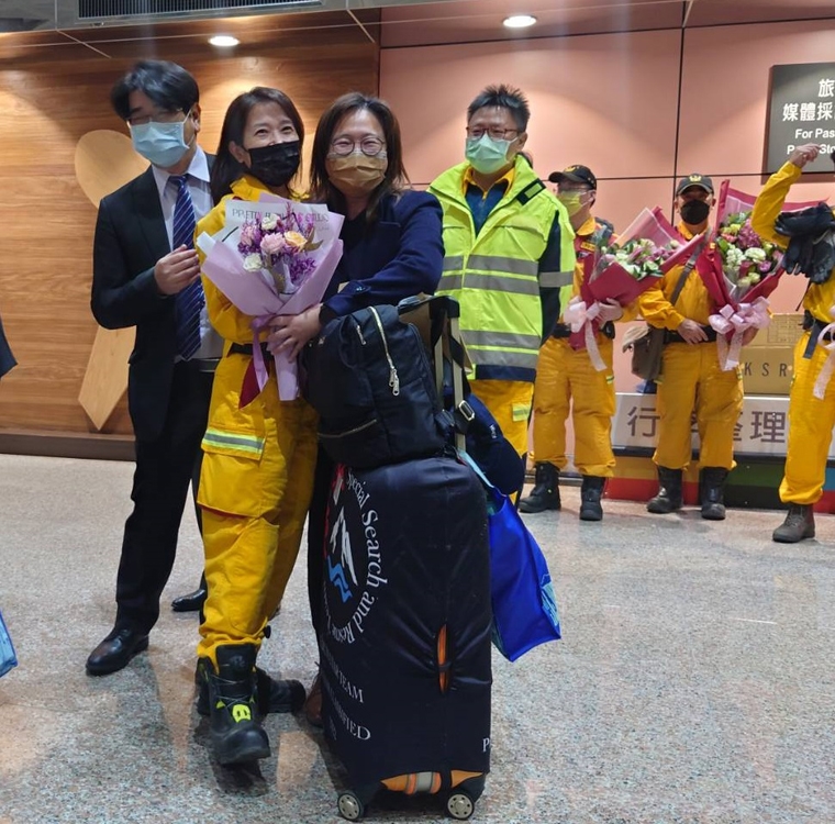 土耳其救災搜救隊與高醫隨隊醫護返國 醫憂搜救隊身心