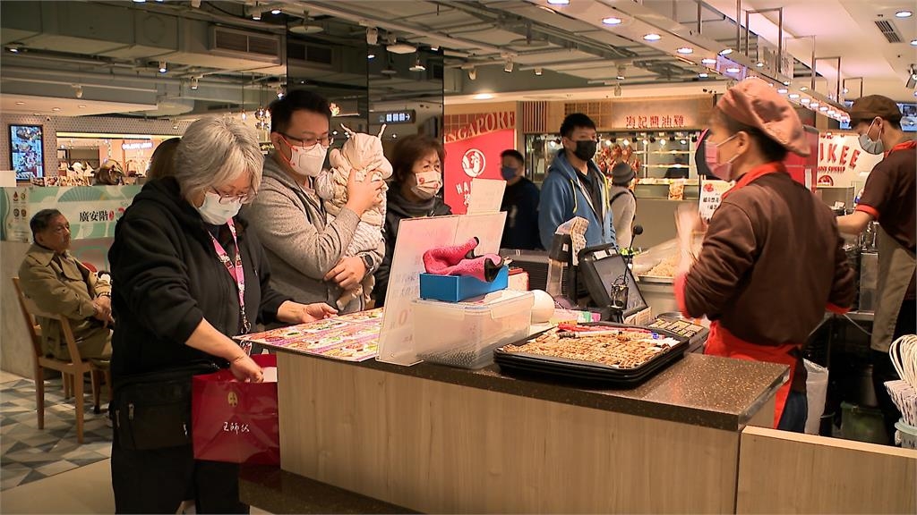 逾800多天口罩禁令鬆綁　賣場員工.百貨櫃姐仍須佩戴口罩