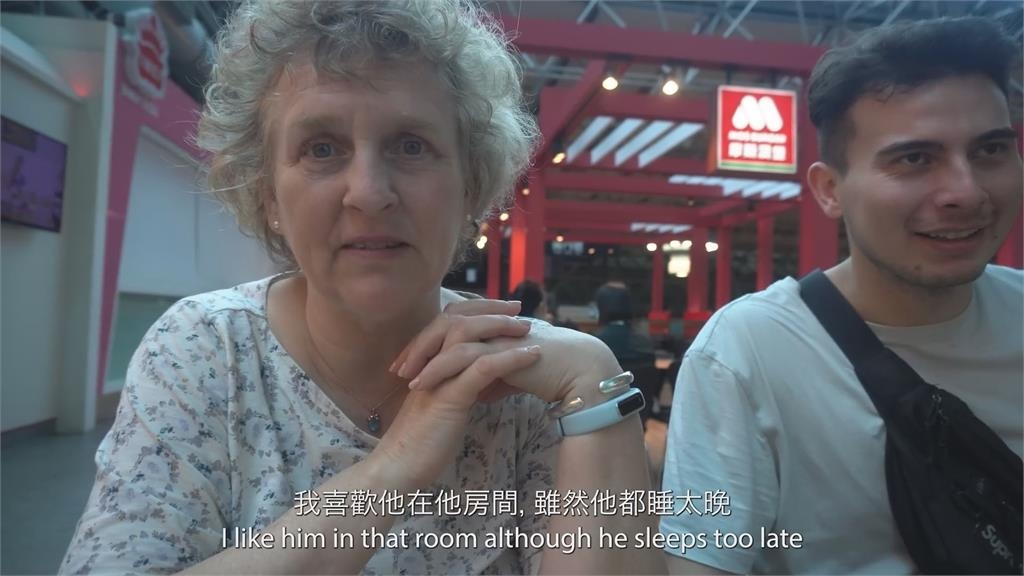 天下父母心!歐陽姍沉默望愛子出境離台 網看哭:想起朱自清《背影》