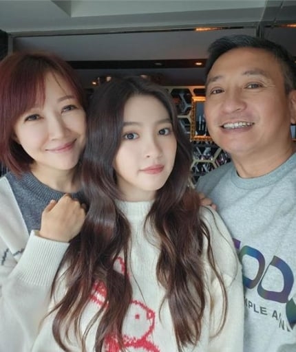 王中平「校花女兒」休學出道5月出輯!自爆留學吃「悲傷牛肉麵」偷哭