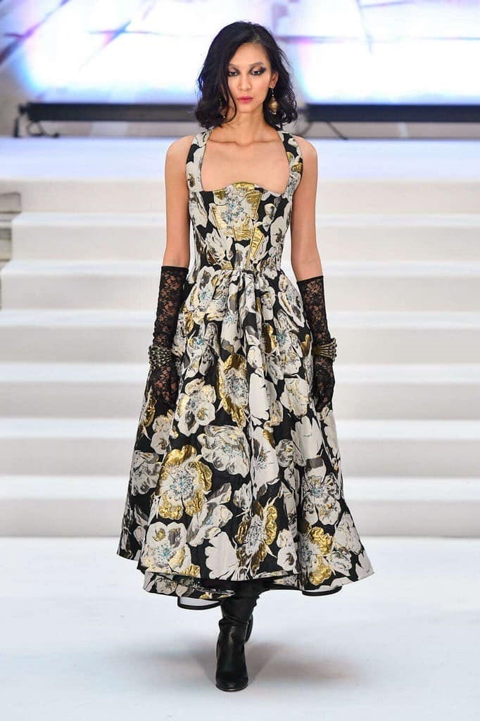 股價上沖下洗!星宇C位「透視裝辣模」引關注 超狂殯葬業千金身分曝