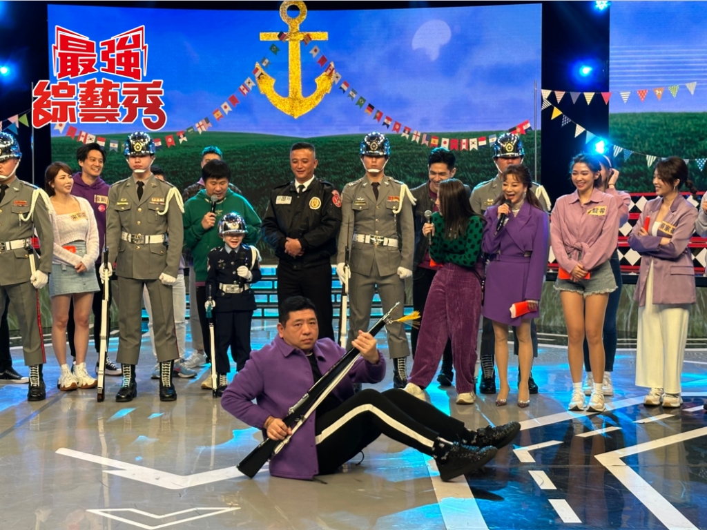 《最強綜藝秀》7歲孫孫禮儀兵操槍術絕無僅有 NONO持槍操演卻變成「划龍舟」?!