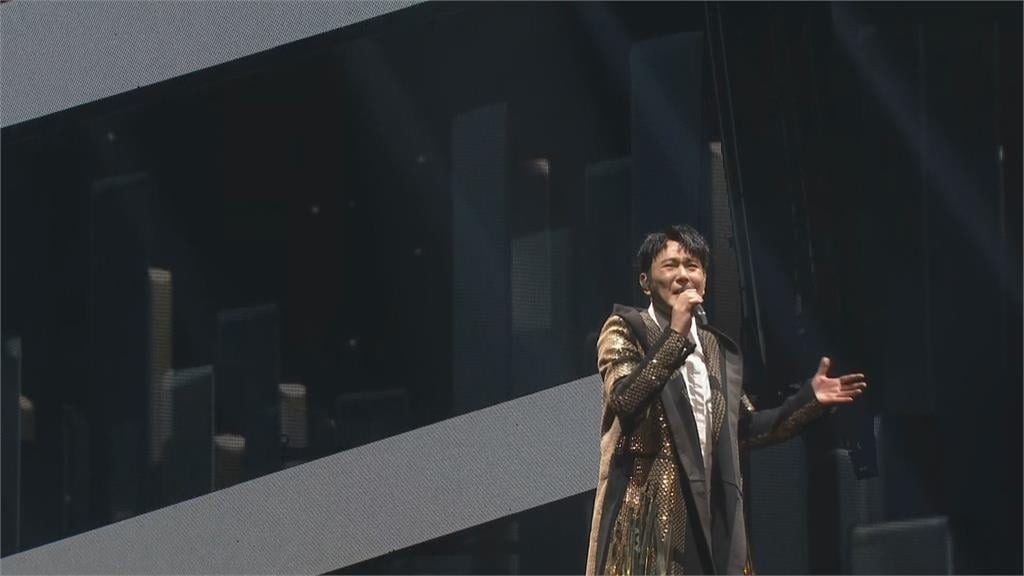 「金曲歌王」張信哲3度攻蛋　開場飆唱「愛如潮水」歌迷回憶殺
