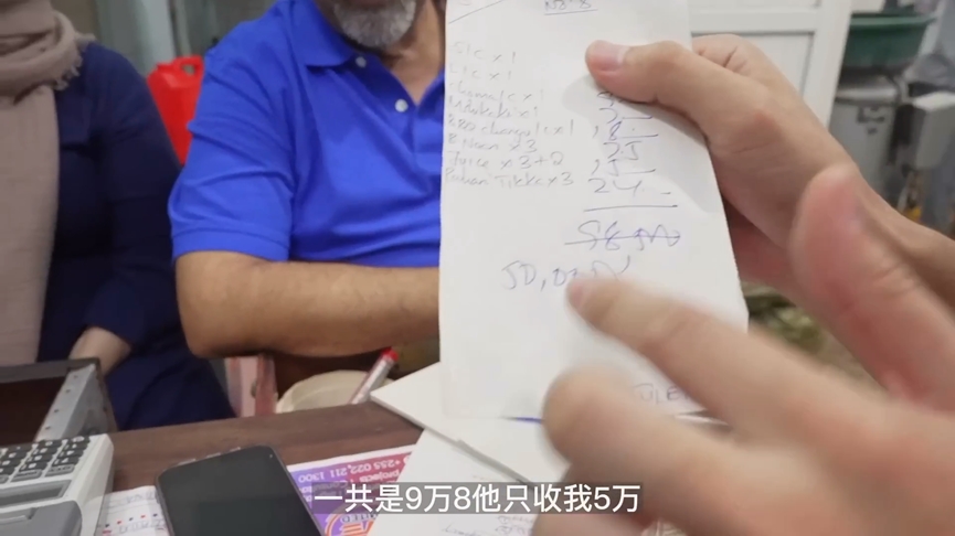非洲暗黑料理？在地燒烤賣「綠色雞肉串」　他一嚐驚呼：吃草的感覺
