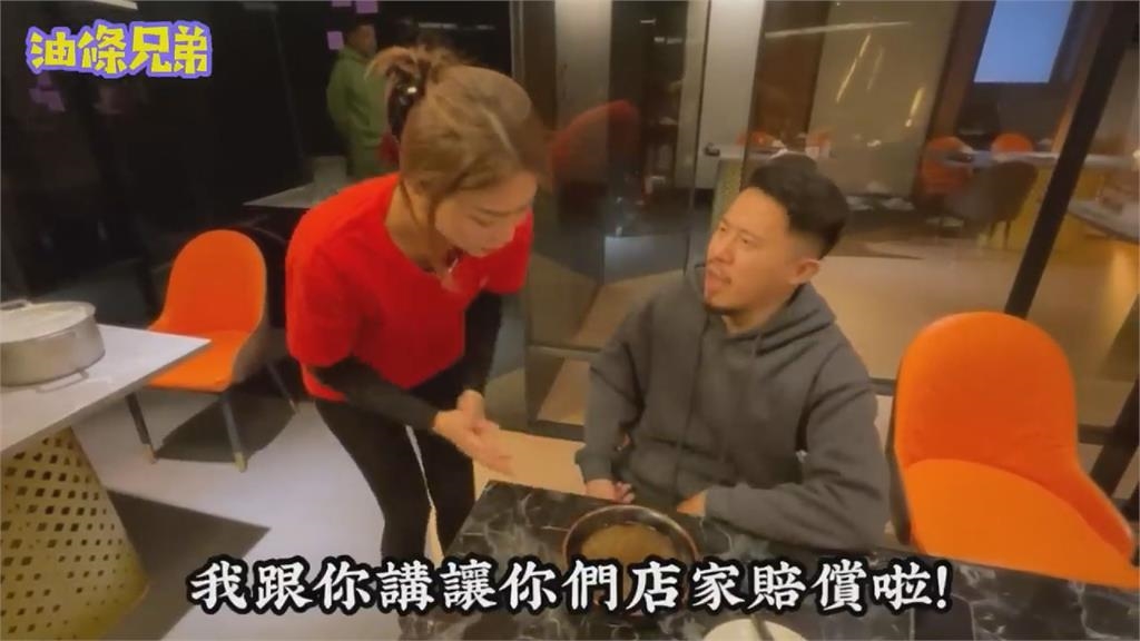 慫了！囂張奧客刁難餐廳女服務生　見8+9店員「態度反轉」網看傻