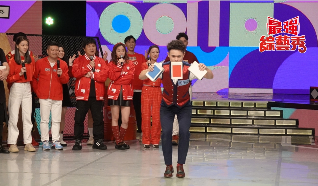 《最強綜藝秀》瓜哥挑戰用臉夾磚挑戰賽  專注的模樣竟成「阿公帶孫子」？！