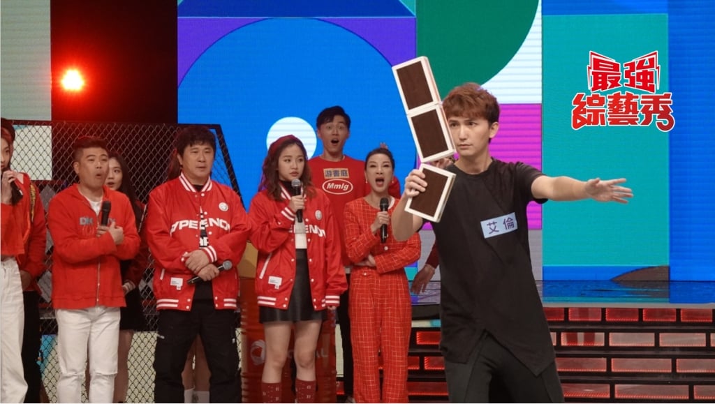 《最強綜藝秀》瓜哥挑戰用臉夾磚挑戰賽  專注的模樣竟成「阿公帶孫子」？！