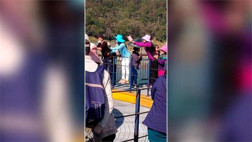 搶拍明潭九蛙亂象多　民眾上演鐵達尼、化身蜘蛛人攀護欄