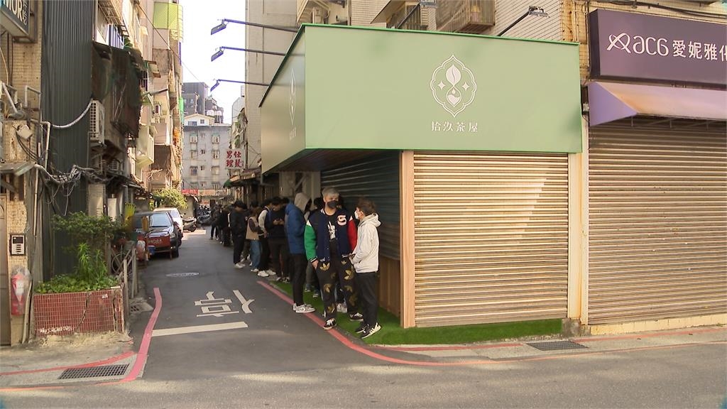 Toyz「拾汣茶屋」單日賣1600杯！員工「薪資曝光」網喊：太低了