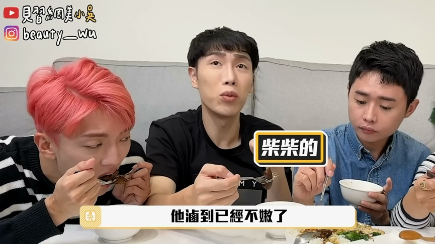 挑戰低評分外送餐點！網紅聞咖哩魚排飯價錢超震驚　笑稱：找到原因了