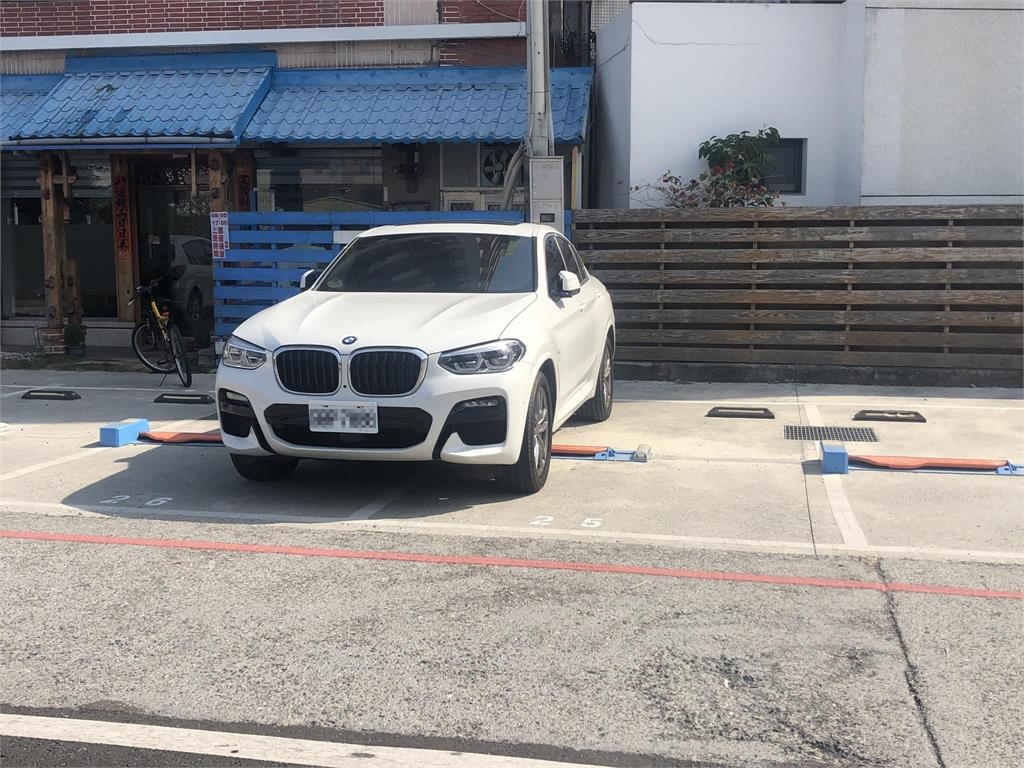 他開300萬元BMW「想省20元停車費」　霸王停車法曝光網全怒了