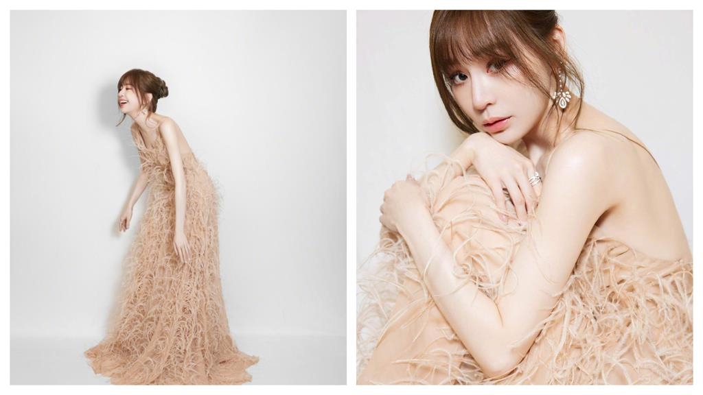 王心凌放送「雪白香肩」遭主持人扯開衣服！她著急拉回「滿臉尷尬」流出