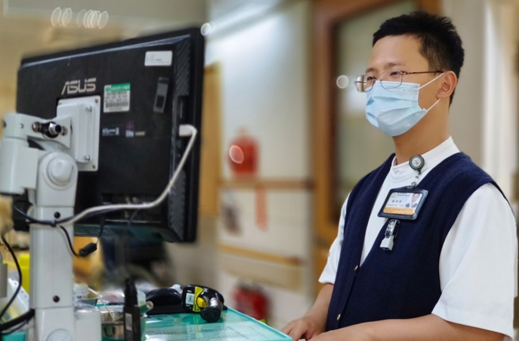 休假也在救人！  目睹車禍OHCA傷患  男護理師「浴血CPR」被消防讚爆：有你真好