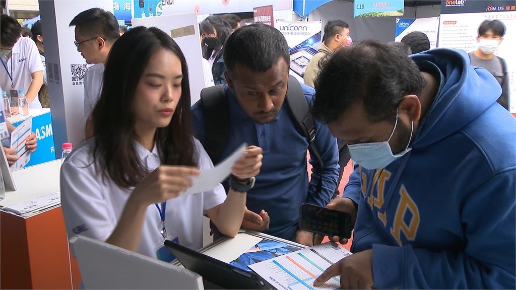 尋找未來之星！企業搶人大作戰　應材、艾司摩爾在台灣大舉徵才