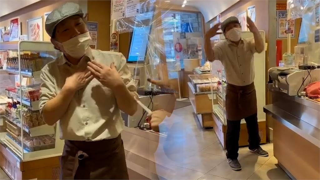 台日友好!她出遊日本遇超熱情阿伯 瘋狂「示愛台灣」激動寫立牌感動網