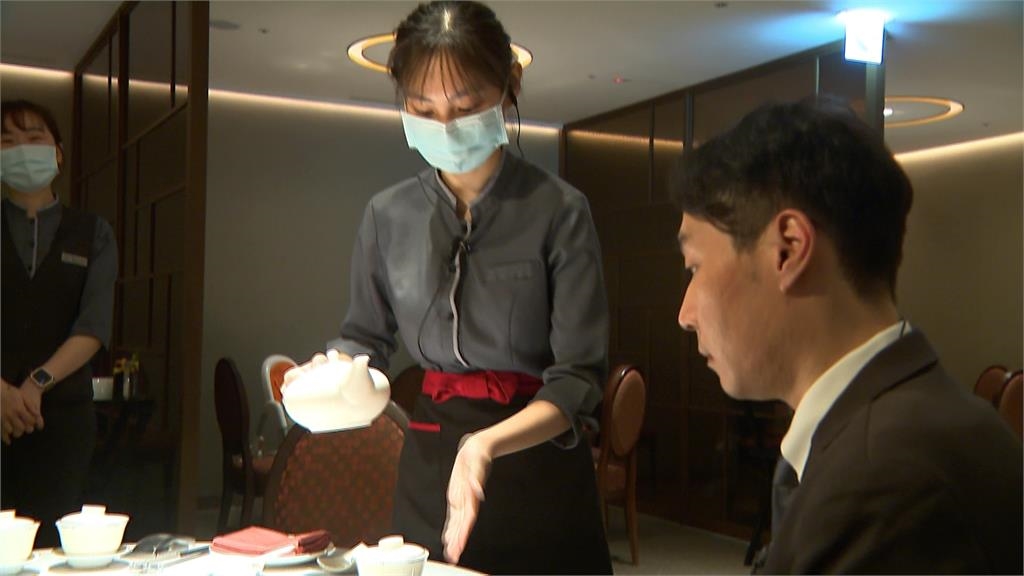 飯店引進機器人解決缺工荒 轉正、海外升遷搶攻實習生大餅