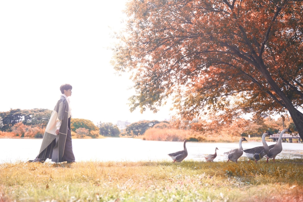 「動物體質」發威！吳青峰趕鵝改當「牧鵝人」