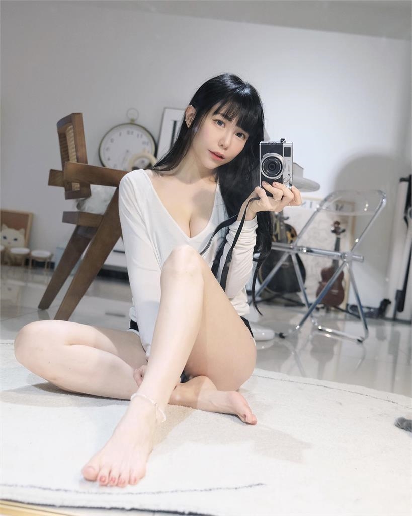 梓梓搬新家貼「黑肩帶自拍」!放送2處超唯美掀網暴動