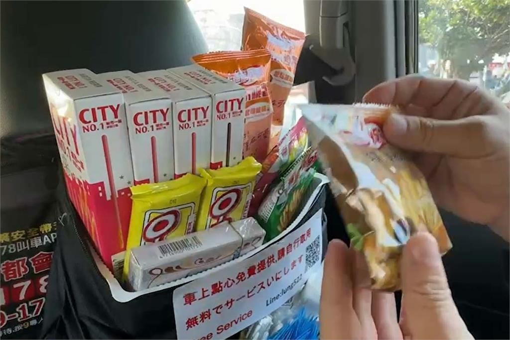 快新聞／計程車附「滿滿免費零食+電充到飽」　司機親揭背後原因