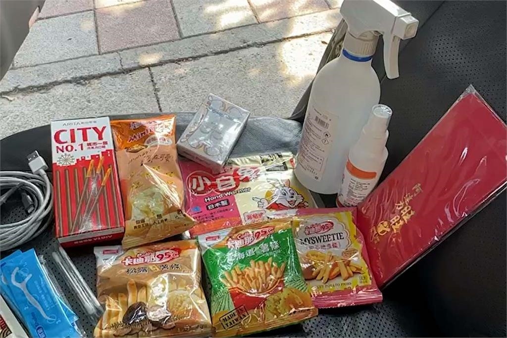 快新聞／計程車附「滿滿免費零食+電充到飽」　司機親揭背後原因