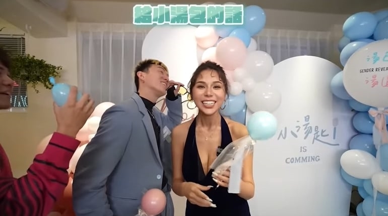 反骨蕾菈「私密床照」震撼流出！鏡中反射「超頂戰袍」全視角引網瘋看