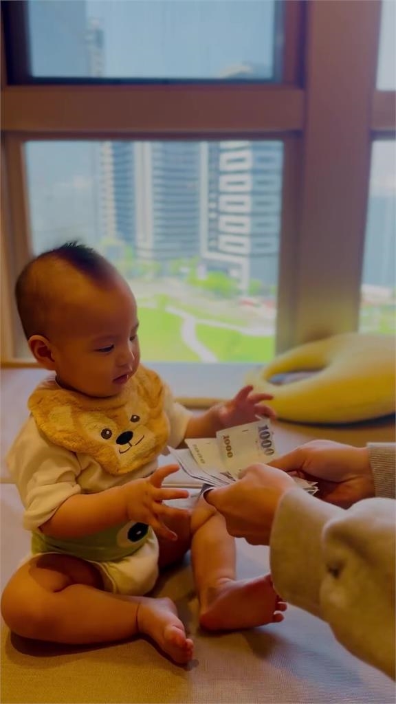 小煜幫兒子領普發金!奶粉錢明算帳「6千全槓走」 新手爸媽完全認同