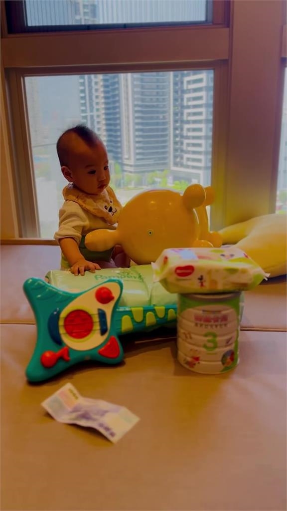 小煜幫兒子領普發金!奶粉錢明算帳「6千全槓走」 新手爸媽完全認同