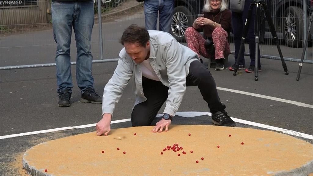 童年回憶也能比賽！　英國「世界彈珠錦標賽」比手巧